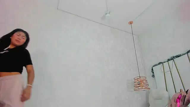 Victoriaa millers online show from 14, 12, 2025