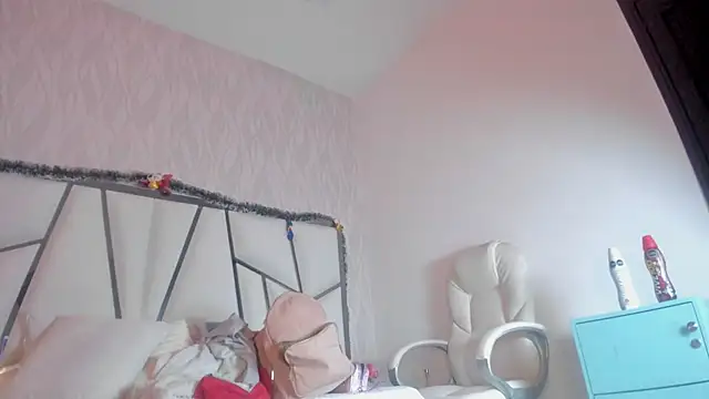 Victoriaa millers online show from 24, 11, 2025