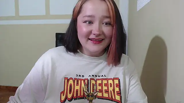 Snapshot of megan_owo chatting on 8, 10, 2025 megan owo online show from 8, 10, 2025