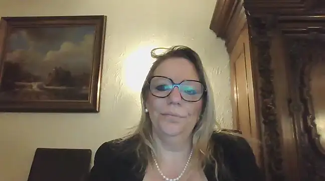 Silkesquirt online show from 21, 1, 2025