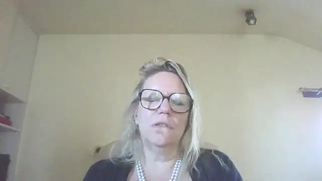 Silkesquirt online show from 22, 9, 2025