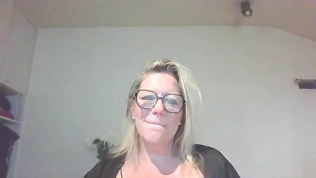 Silkesquirt online show from 9, 9, 2025