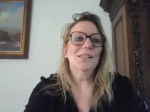 Silkesquirt online show from 17, 2, 2025