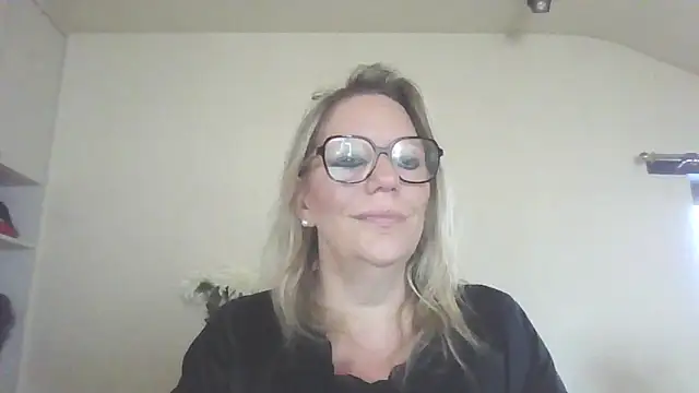 Silkesquirt online show from 11, 9, 2025
