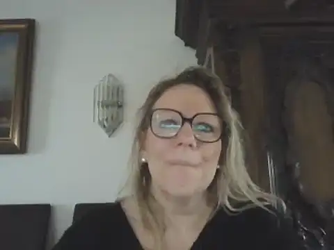 Silkesquirt online show from 6, 1, 2025