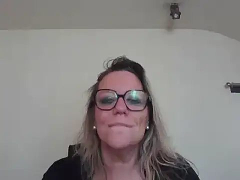 Silkesquirt online show from 6, 3, 2025