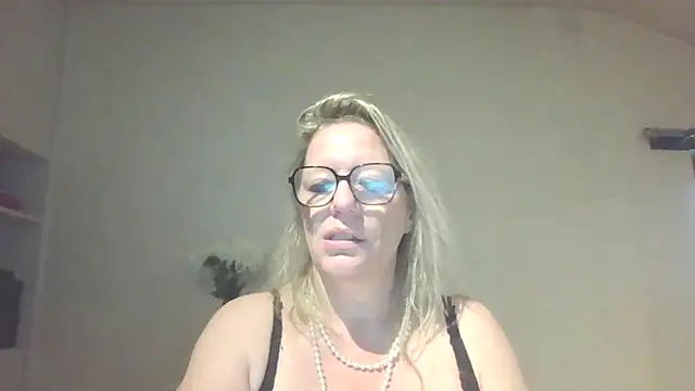 Silkesquirt online show from 17, 9, 2025