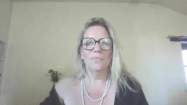 Silkesquirt online show from 10, 9, 2025