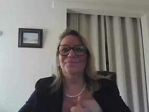 Silkesquirt online show from 10, 1, 2025