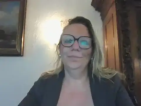 Silkesquirt online show from 28, 2, 2025