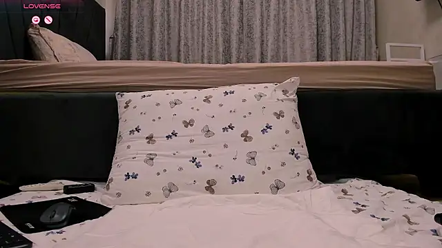 Snapshot of wowsquirtx chatting on 15, 5, 2026 wowsquirtx online show from 15, 5, 2026