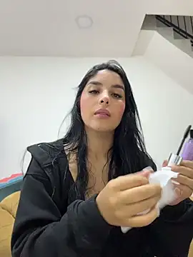  miaquevedo  online show from 13, 4, 2026