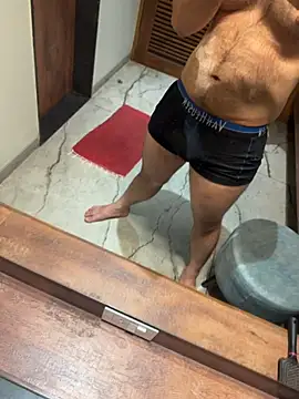 Snapshot of versatile_guy01 chatting on 9, 8, 2026 versatile guy01 online show from 9, 8, 2026