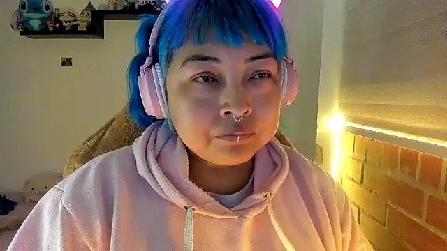 Shaddycute  online show from 22, 12, 2025