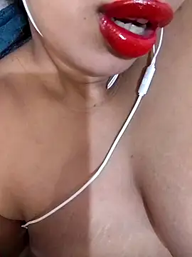 Snapshot of L-LOVE chatting on 11, 12, 2024 L-LOVE online show from 11, 12, 2024