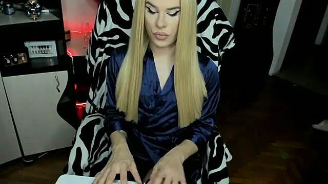 EvelynLexy online show from 18, 11, 2025