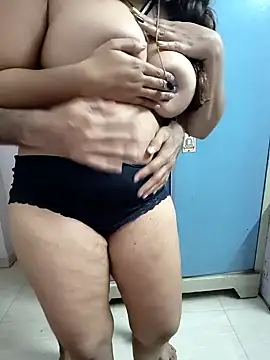 couple00795 online show from 10, 1, 2025