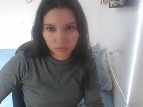 HannaKlein online show from 12, 9, 2025