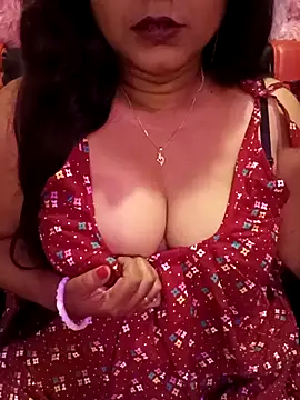 Snapshot of ella_mariya chatting on 9, 5, 2026 ella mariya online show from 9, 5, 2026