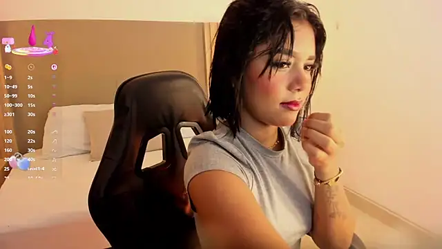 Snapshot of caro03x chatting on 23, 10, 2025 caro03x online show from 23, 10, 2025