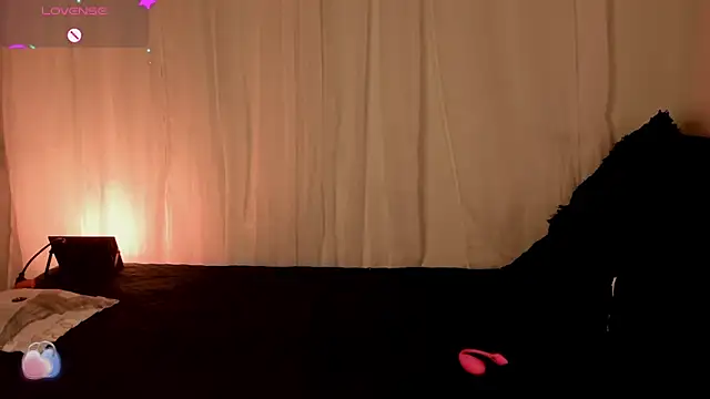 Snapshot of caro03x chatting on 17, 10, 2025 caro03x online show from 17, 10, 2025