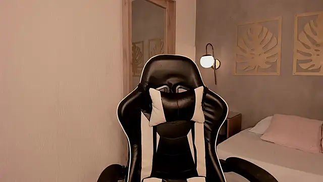 Snapshot of caro03x chatting on 28, 11, 2025 caro03x online show from 28, 11, 2025