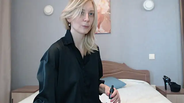 Snapshot of AvelinaLeoni chatting on 2, 3, 2025 AvelinaLeoni online show from 2, 3, 2025