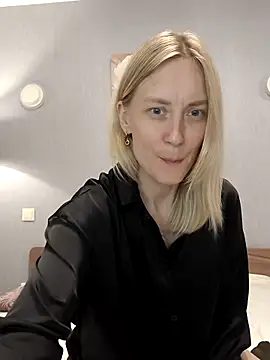 Snapshot of AvelinaLeoni chatting on 13, 9, 2025 AvelinaLeoni online show from 13, 9, 2025