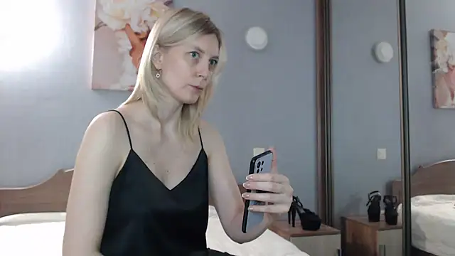 Snapshot of AvelinaLeoni chatting on 14, 3, 2025 AvelinaLeoni online show from 14, 3, 2025