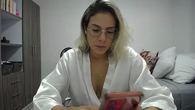 Snapshot of candydowson1 chatting on 7, 5, 2026 candydowson1 online show from 7, 5, 2026