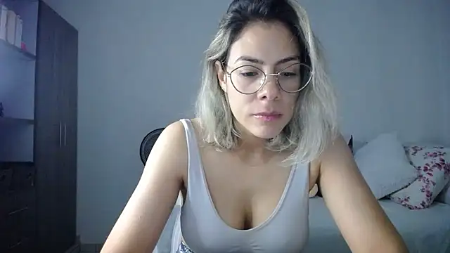 Snapshot of candydowson1 chatting on 2, 6, 2026 candydowson1 online show from 2, 6, 2026