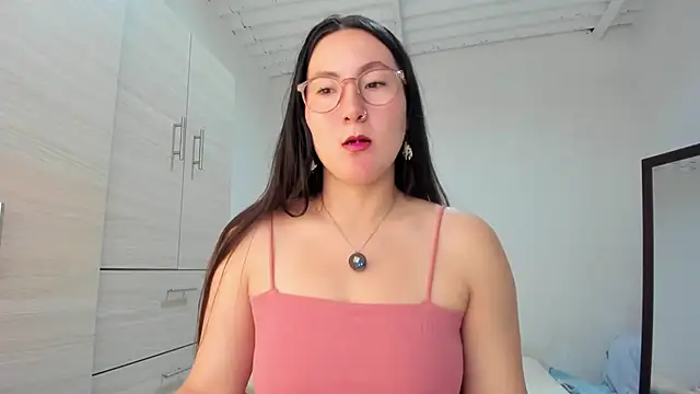 Snapshot of Elle_Lee_ chatting on 4, 11, 2025 Elle Lee online show from 4, 11, 2025