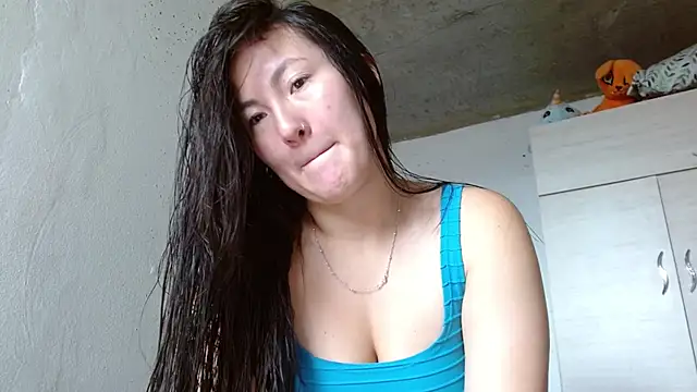 Elle Lee  online show from 8, 7, 2026