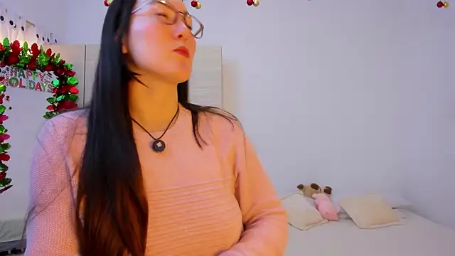 Snapshot of Elle_Lee_ chatting on 2, 12, 2025 Elle Lee online show from 2, 12, 2025