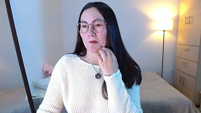 Elle Lee  online show from 29, 3, 2026