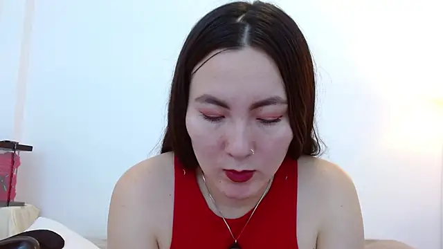 Elle Lee  online show from 28, 5, 2026