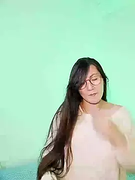 Elle Lee  online show from 8, 2, 2025