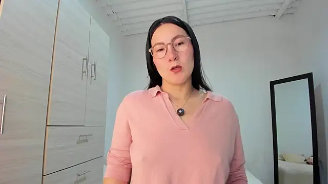 Snapshot of Elle_Lee_ chatting on 6, 11, 2025 Elle Lee online show from 6, 11, 2025