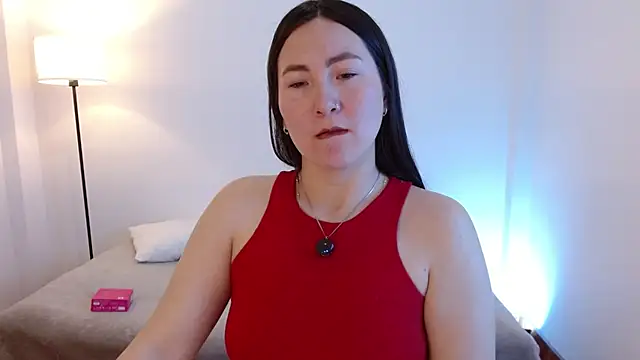 Elle Lee  online show from 21, 7, 2026