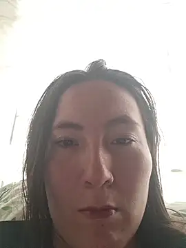 Elle Lee  online show from 15, 4, 2026