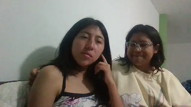 Snapshot of sarah12333 chatting on 4, 6, 2026 sarah12333 online show from 4, 6, 2026