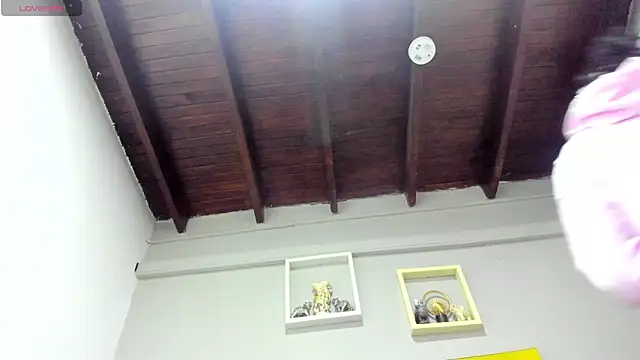 Snapshot of vahiolet_fuentes chatting on 24, 4, 2026 vahiolet fuentes online show from 24, 4, 2026