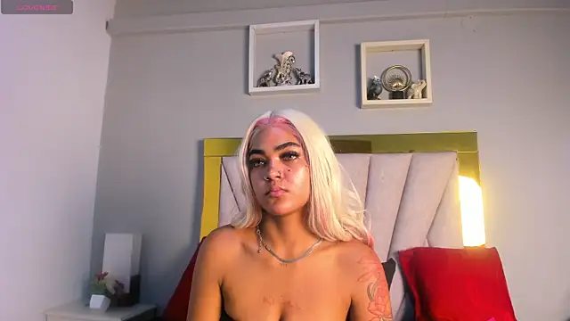 Snapshot of vahiolet_fuentes chatting on 6, 5, 2026 vahiolet fuentes online show from 6, 5, 2026
