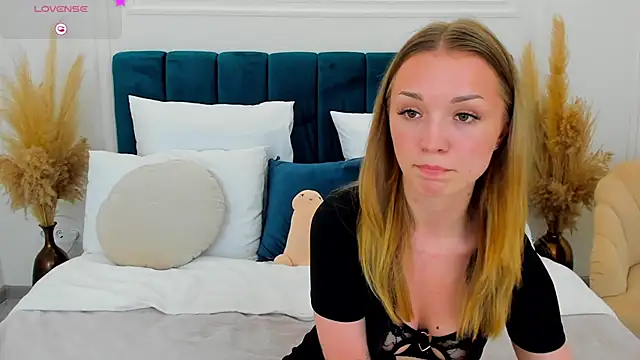 Snapshot of VirginOlly chatting on 11, 6, 2026 VirginOlly online show from 11, 6, 2026