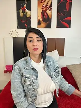 Snapshot of karenlennox1 chatting on 2, 7, 2026 karenlennox1 online show from 2, 7, 2026
