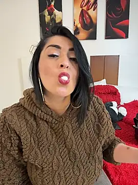 Snapshot of karenlennox1 chatting on 4, 7, 2026 karenlennox1 online show from 4, 7, 2026