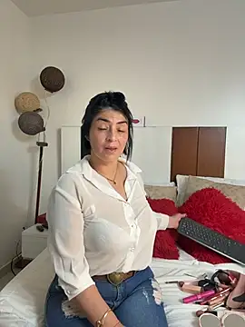 Snapshot of karenlennox1 chatting on 10, 5, 2026 karenlennox1 online show from 10, 5, 2026
