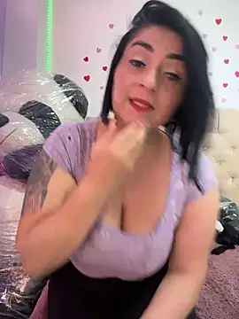 Snapshot of karenlennox1 chatting on 2, 6, 2026 karenlennox1 online show from 2, 6, 2026