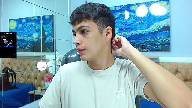 SkinnyBoy  online show from 18, 11, 2025