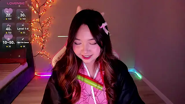 Fluffy Rose online show from 31, 10, 2025